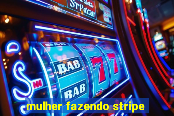 mulher fazendo stripe
